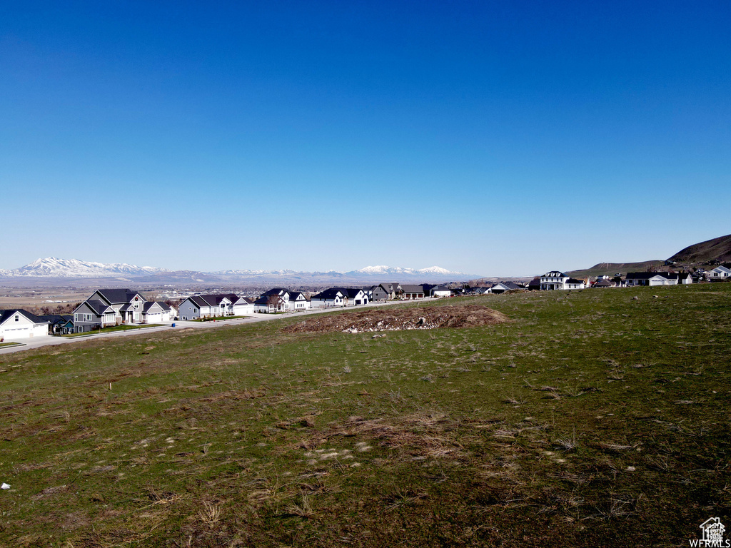 View of yard featuring a mountain view