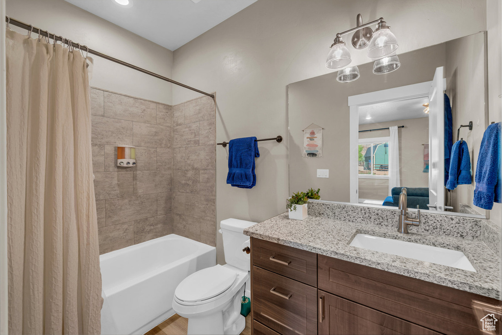Bathroom with vanity and shower / tub combo