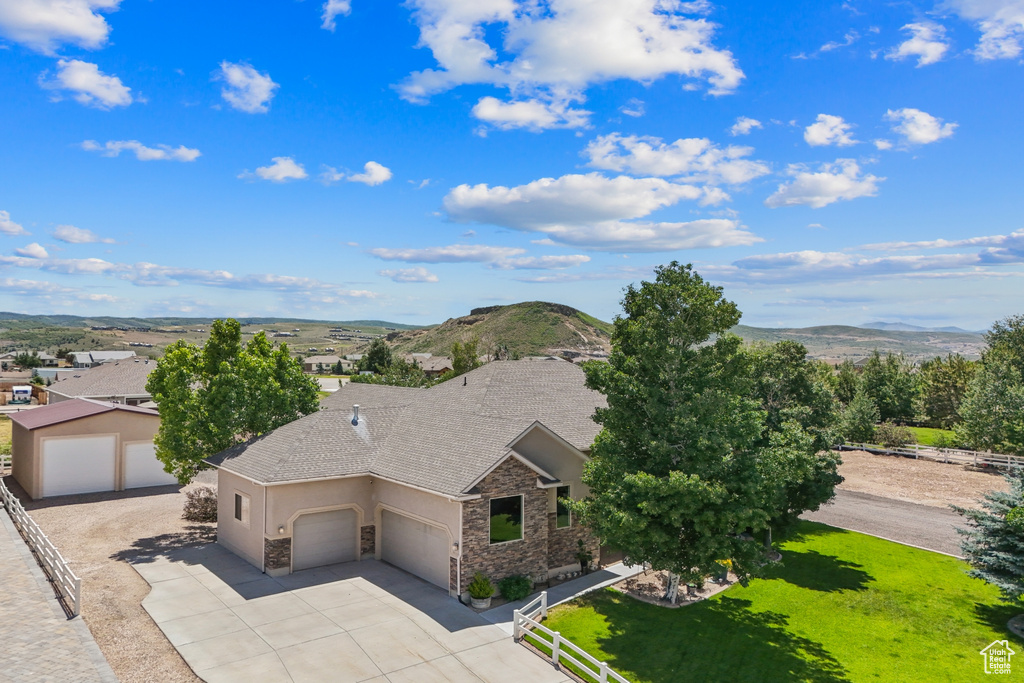 Aerial view of property and surrounding area with mountains