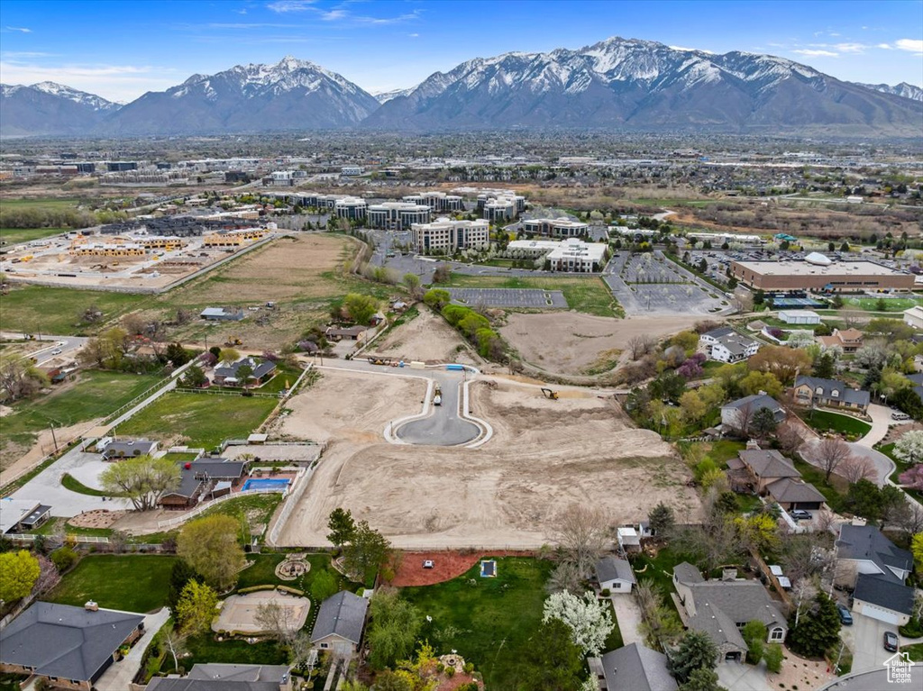 1097 W KINGS LANDING CT South Jordan, UT 84095