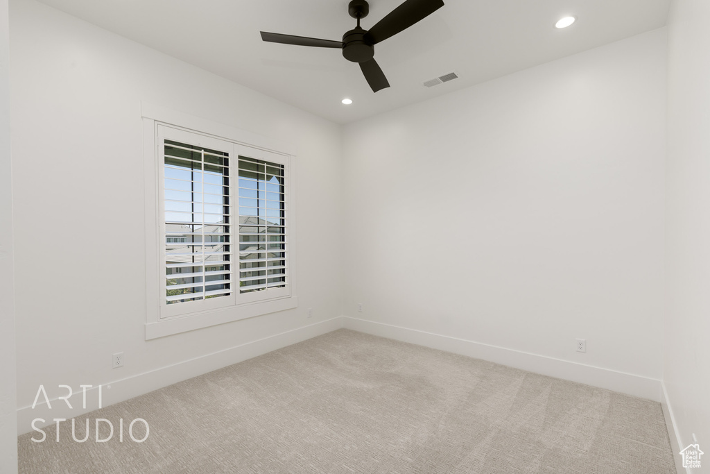 Empty room featuring carpet flooring, a ceiling fan, and recessed lighting