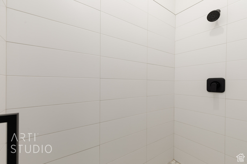 Bathroom featuring tiled shower