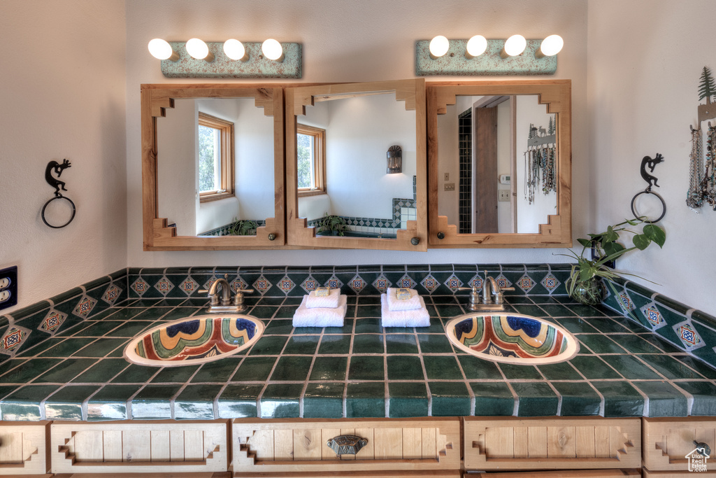 70 DESERT SOLITAIRE RD Moab, UT 84532