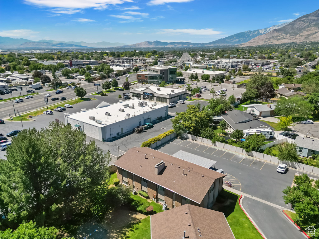 Bird\'s eye view of a mountainous background