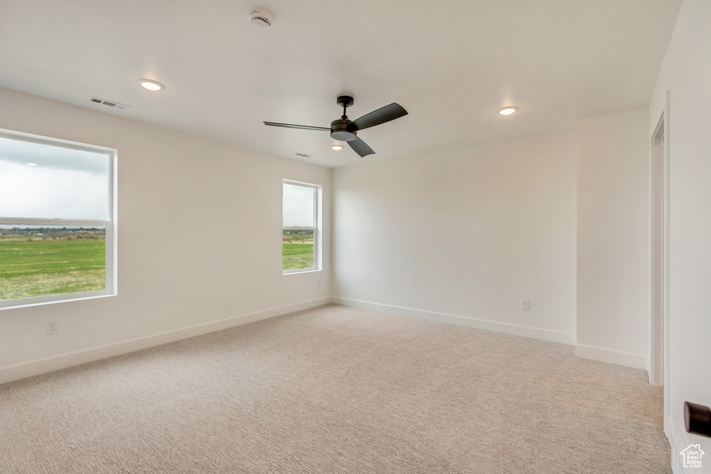 Spare room with a smoke detector, light carpet, a ceiling fan, and recessed lighting