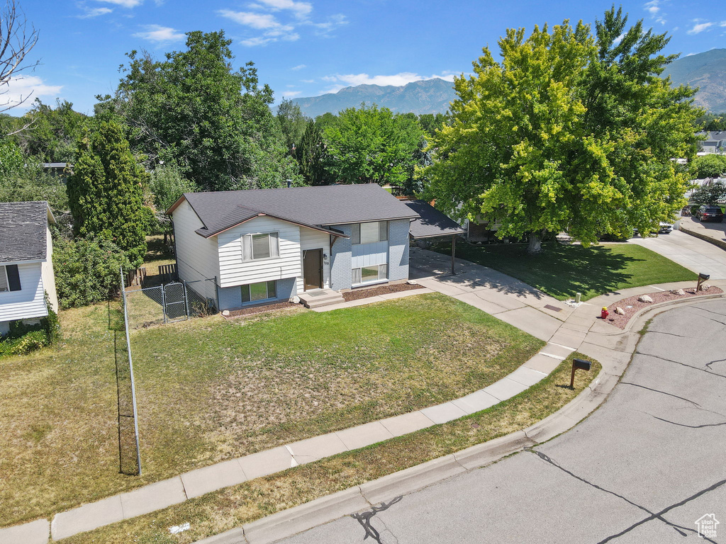 Bi-level home with a mountain view