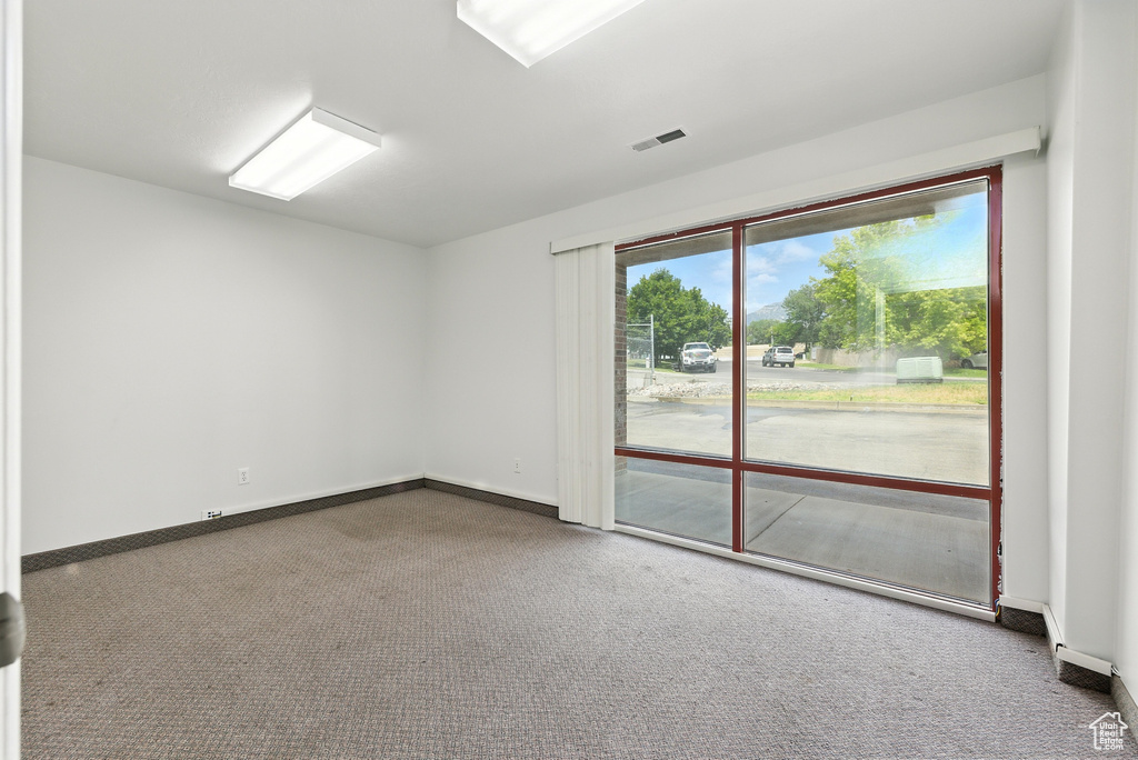Unfurnished room with carpet floors and baseboards