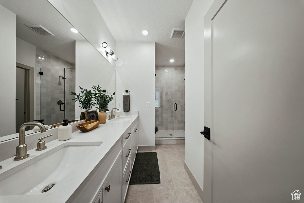 2009 E BEVERLY DR Holladay, UT 84117