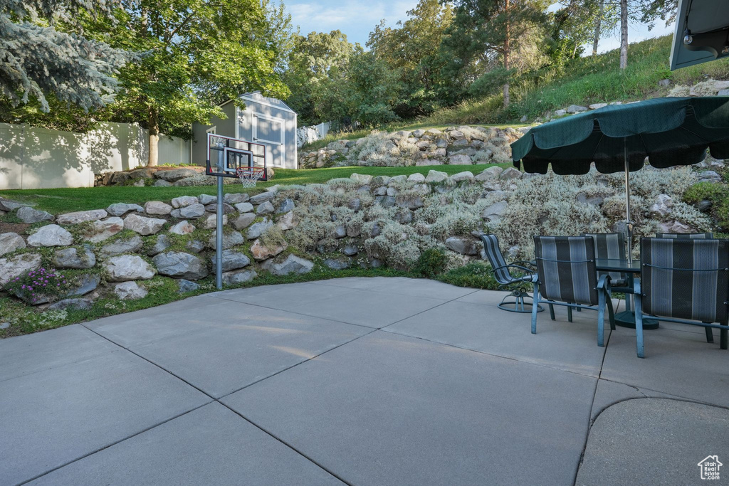 219 DEERHOLLOW CIR North Salt Lake, UT 84054