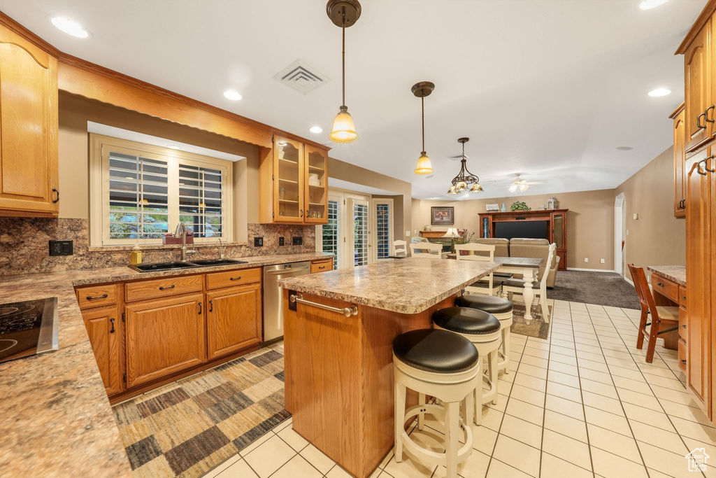 219 DEERHOLLOW CIR North Salt Lake, UT 84054