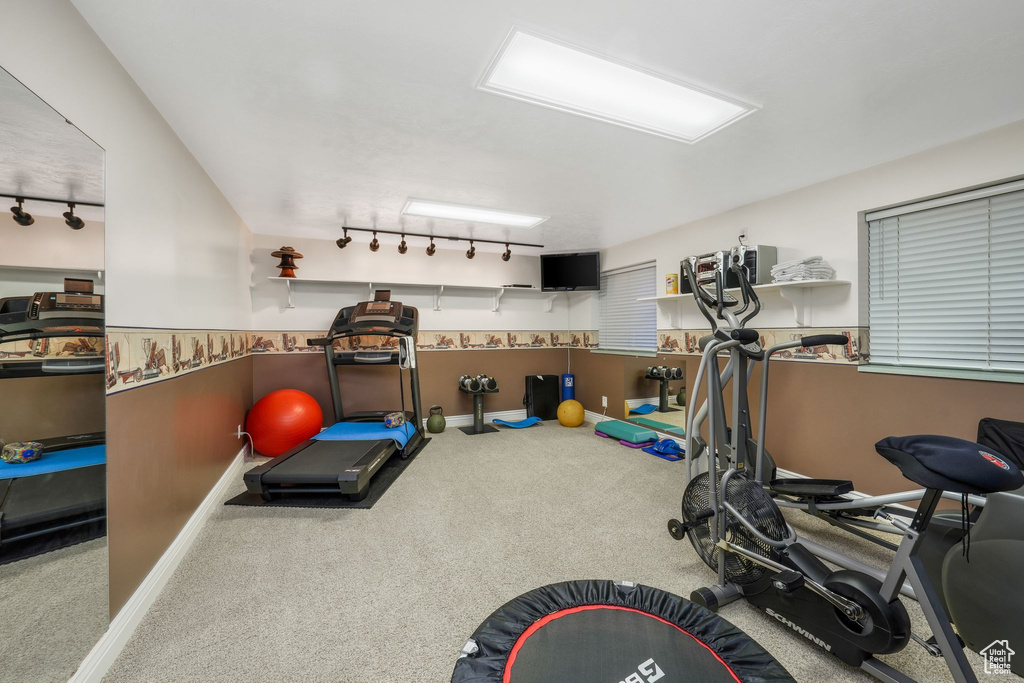 219 DEERHOLLOW CIR North Salt Lake, UT 84054