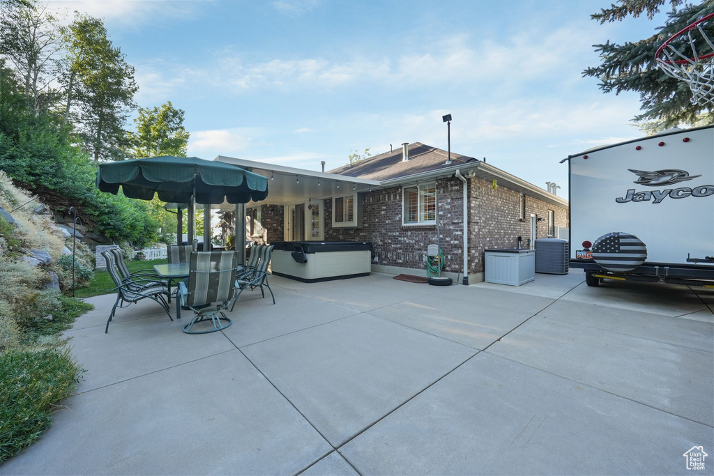 219 DEERHOLLOW CIR North Salt Lake, UT 84054