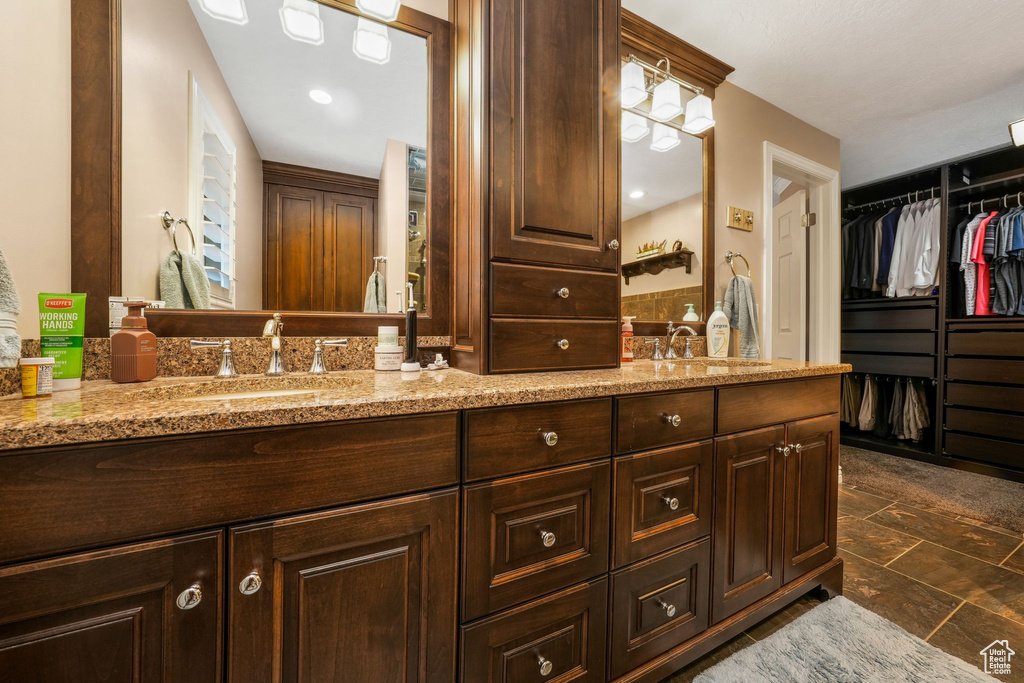 219 DEERHOLLOW CIR North Salt Lake, UT 84054