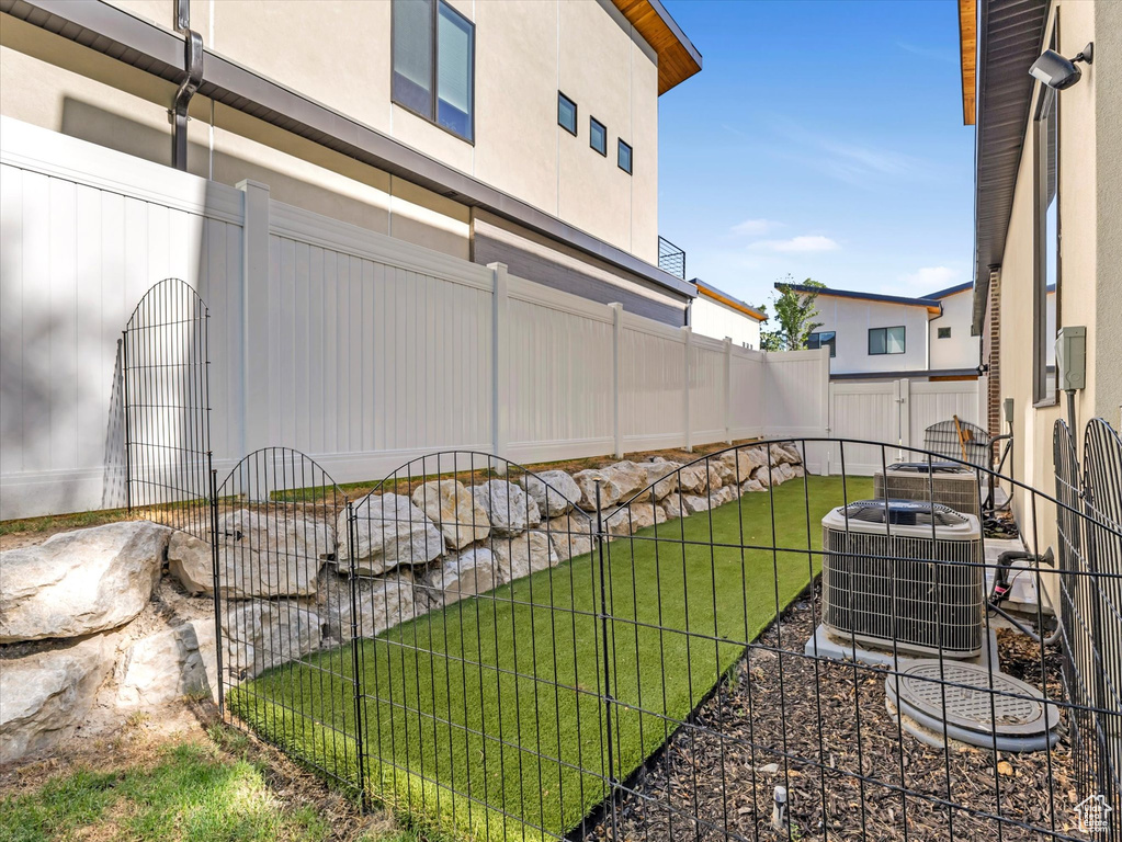 1783 E BERMONDSEY CT Holladay, UT 84117