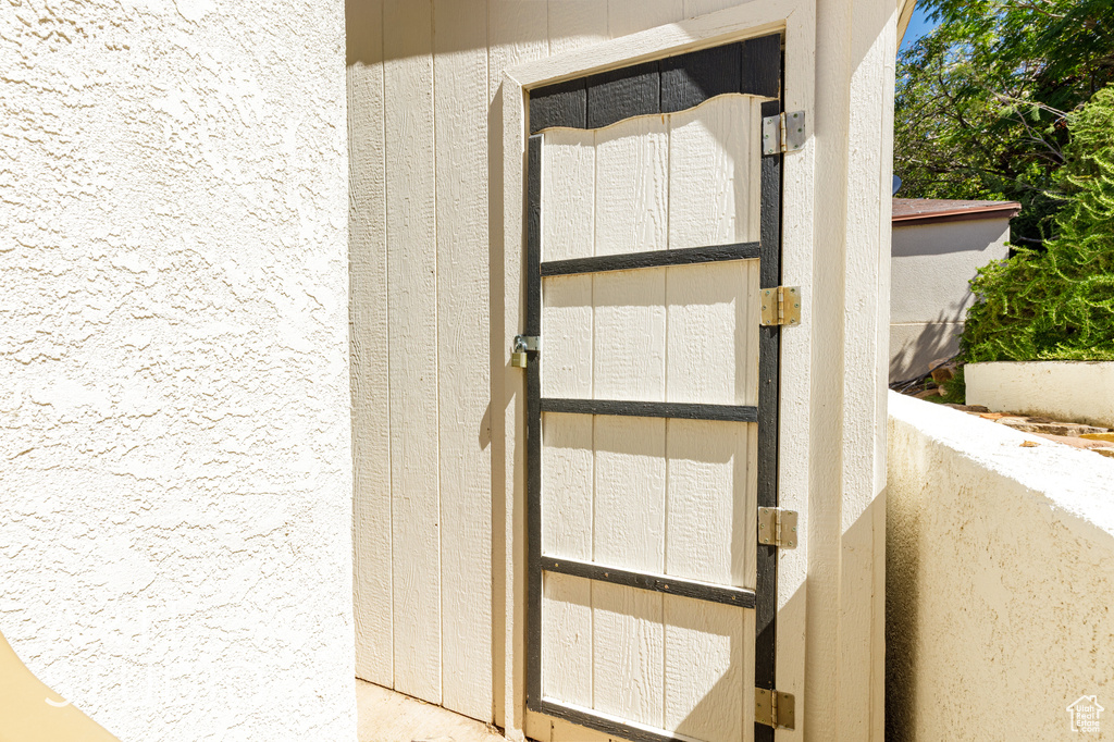 Doorway to property featuring stucco siding