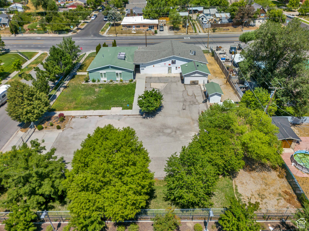 Aerial view of property and surrounding area