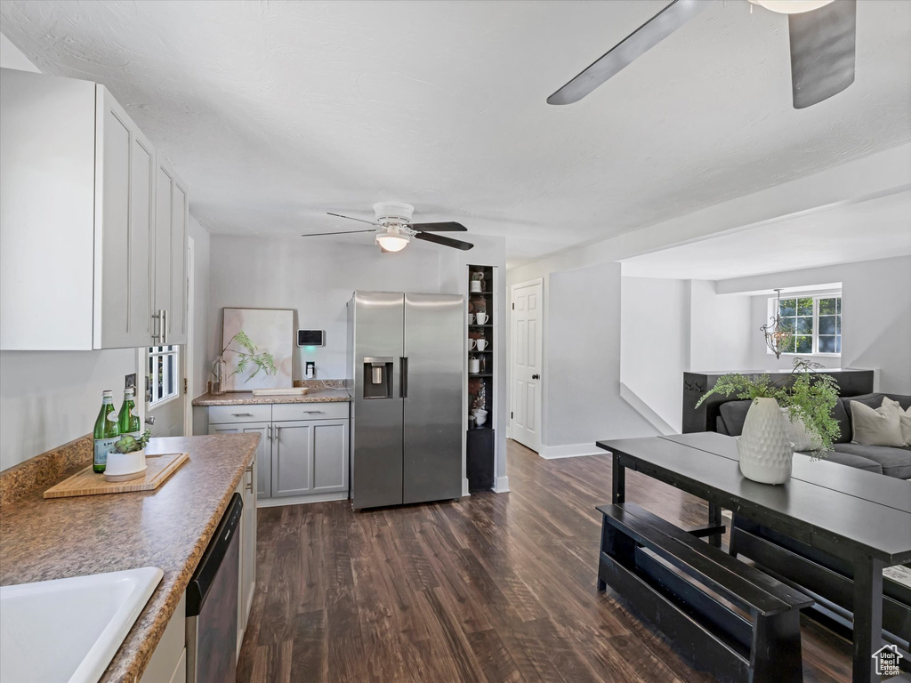 9457 S POPPY LN Sandy, UT 84094