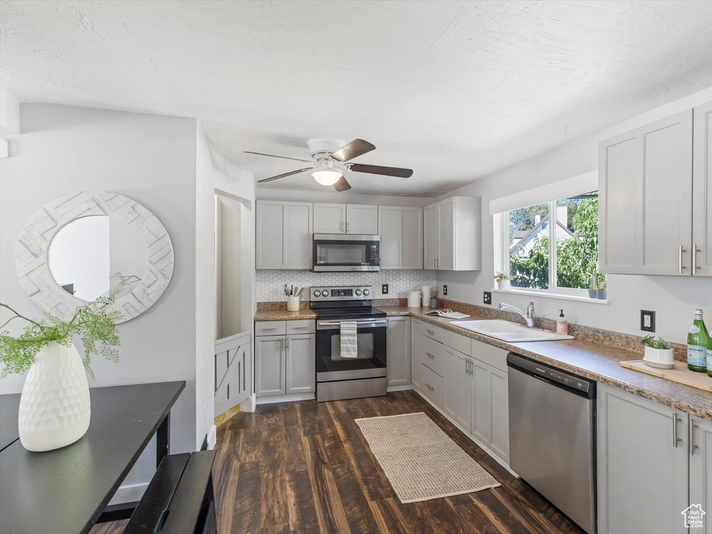 9457 S POPPY LN Sandy, UT 84094