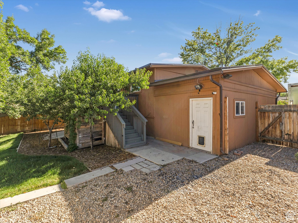 9457 S POPPY LN Sandy, UT 84094
