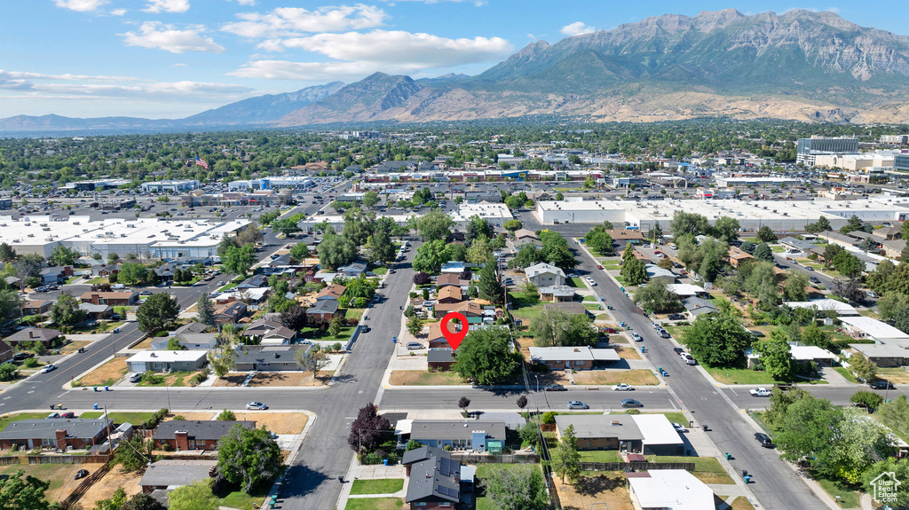 Aerial view of property and surrounding area with mountains