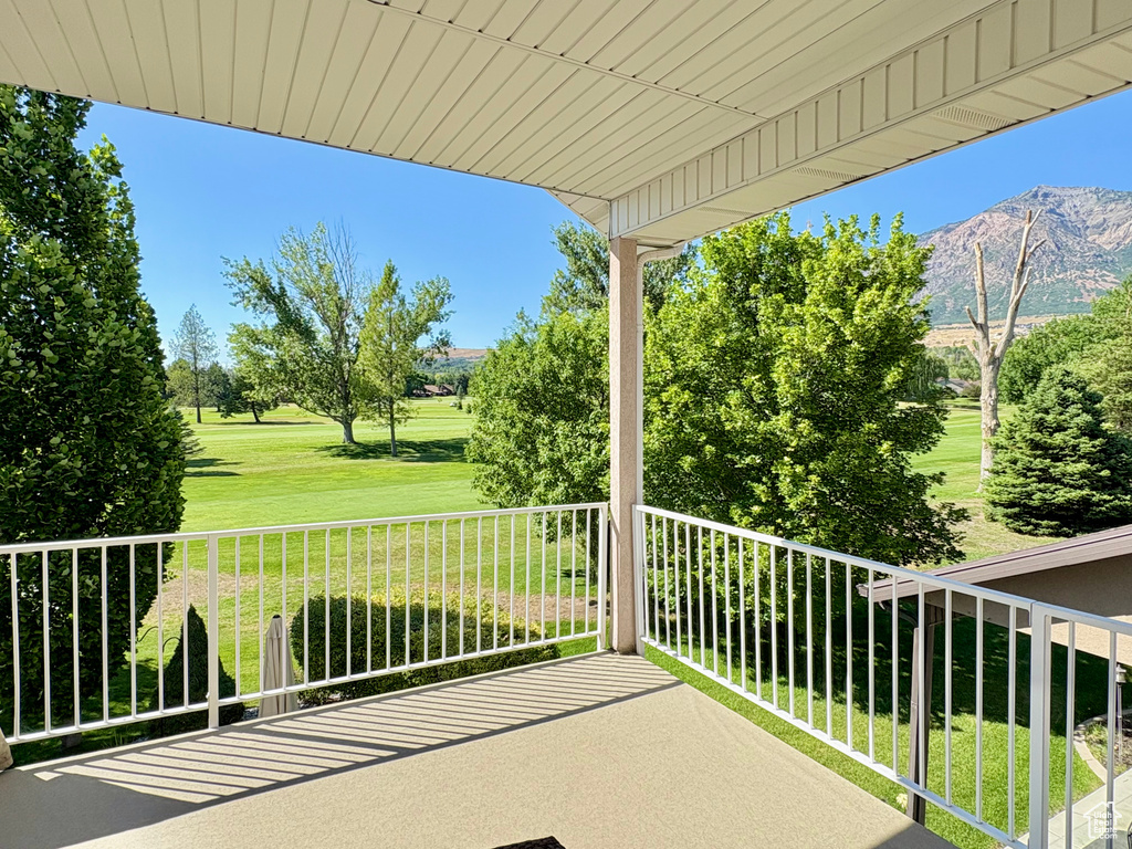 Balcony featuring a mountain view