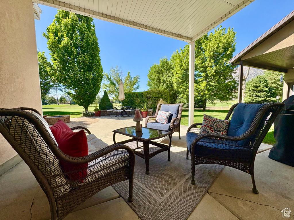 View of patio featuring outdoor lounge area