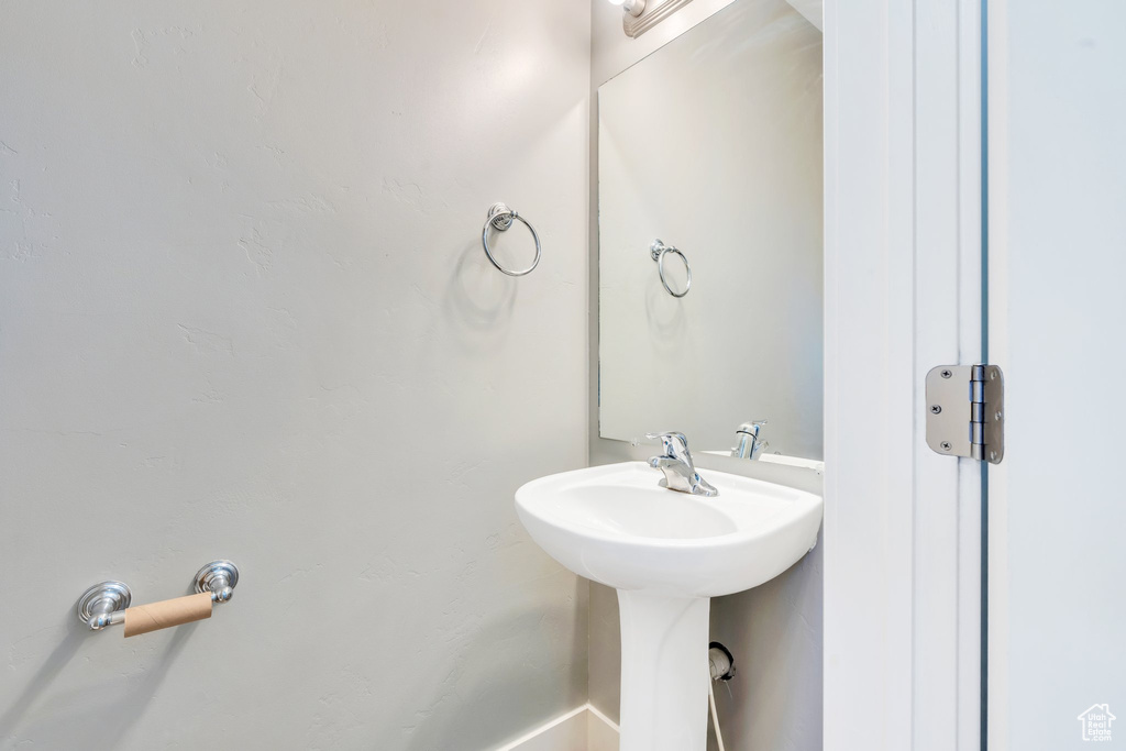 Bathroom with a sink