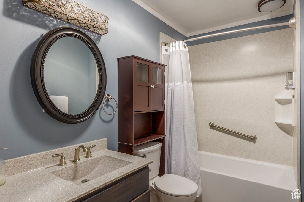 Bathroom with shower / bath combo with shower curtain, vanity, and crown molding