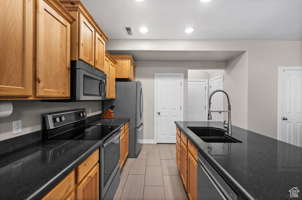 986 W FARNHAM DR North Salt Lake, UT 84054