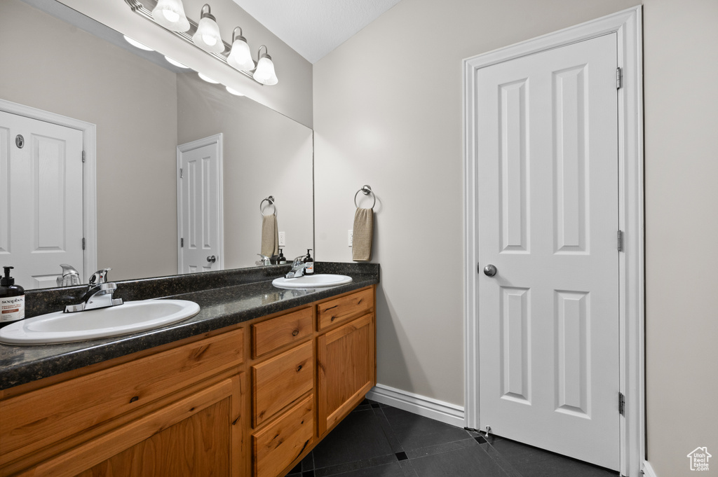 986 W FARNHAM DR North Salt Lake, UT 84054