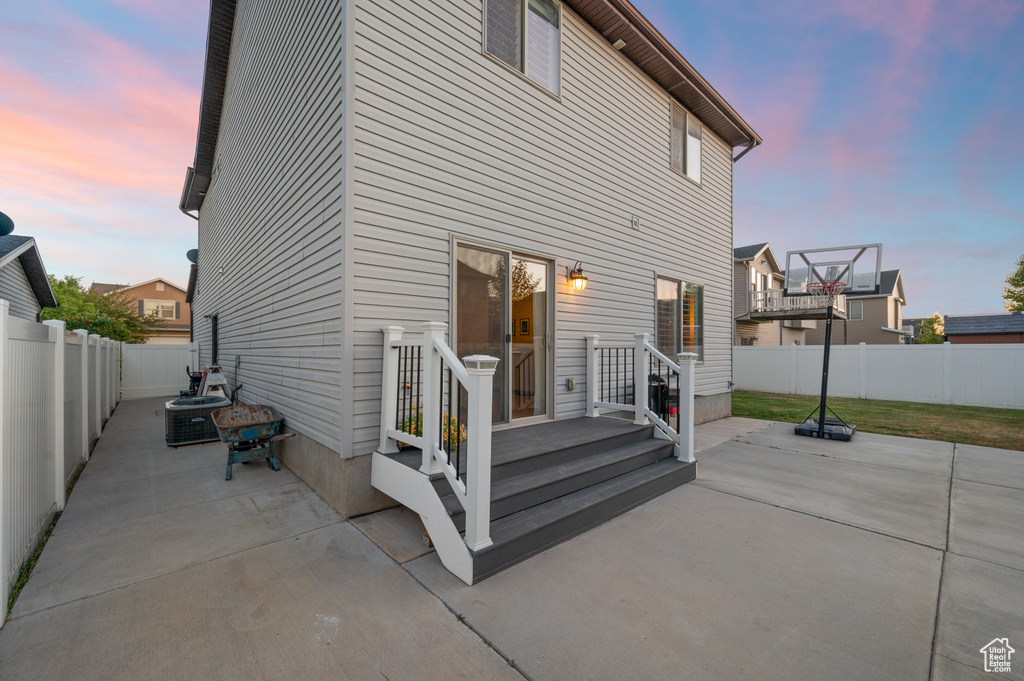 986 W FARNHAM DR North Salt Lake, UT 84054