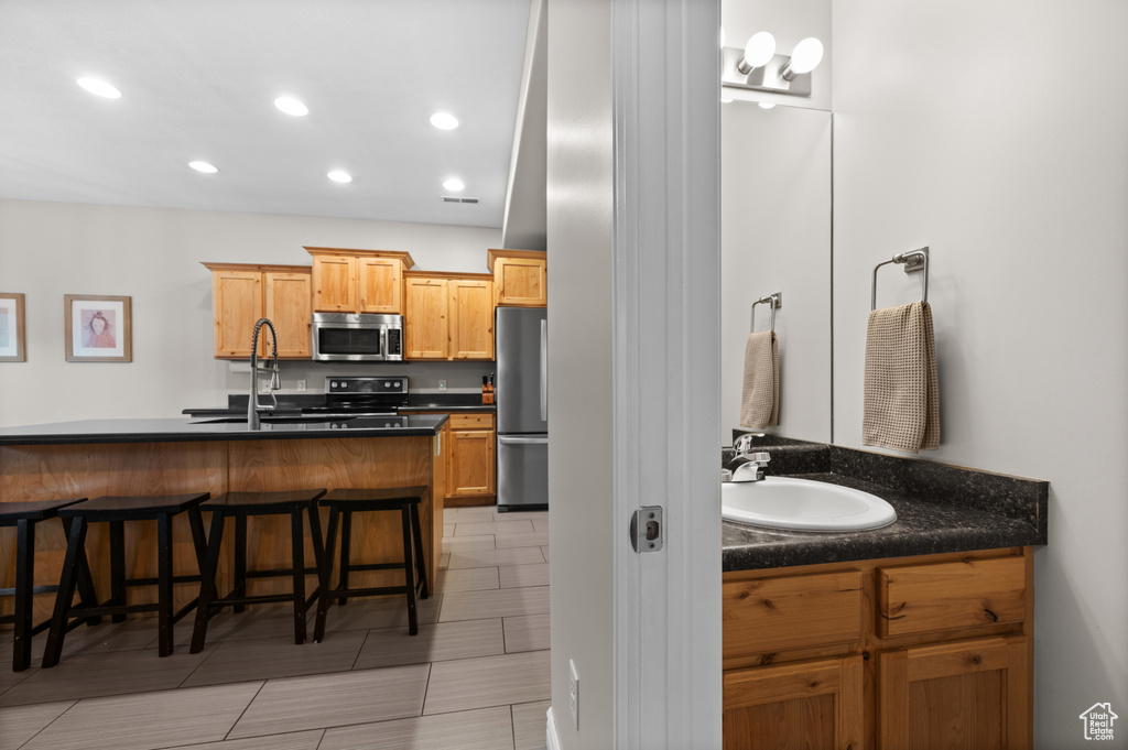 986 W FARNHAM DR North Salt Lake, UT 84054