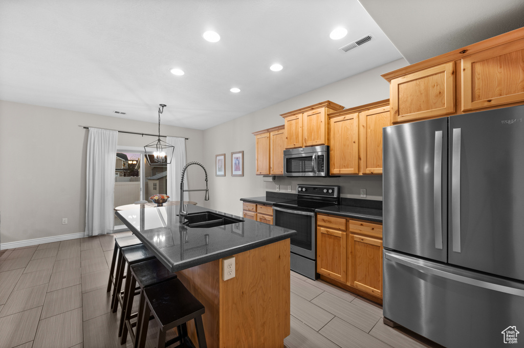 986 W FARNHAM DR North Salt Lake, UT 84054