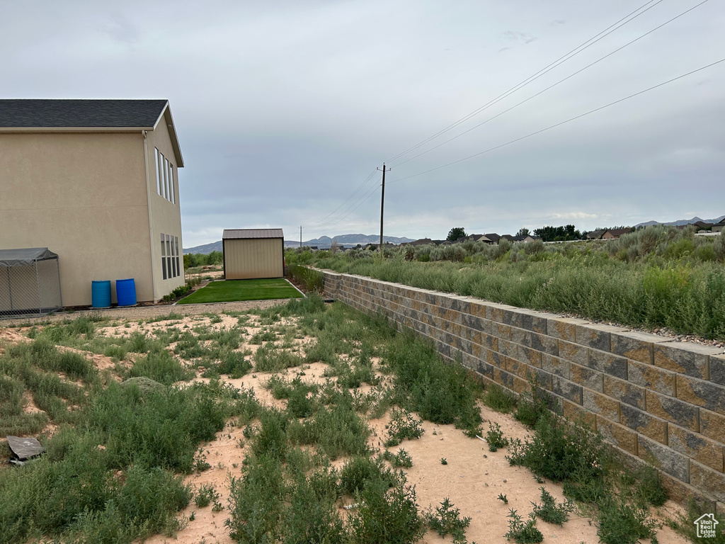 View of yard with an outdoor structure