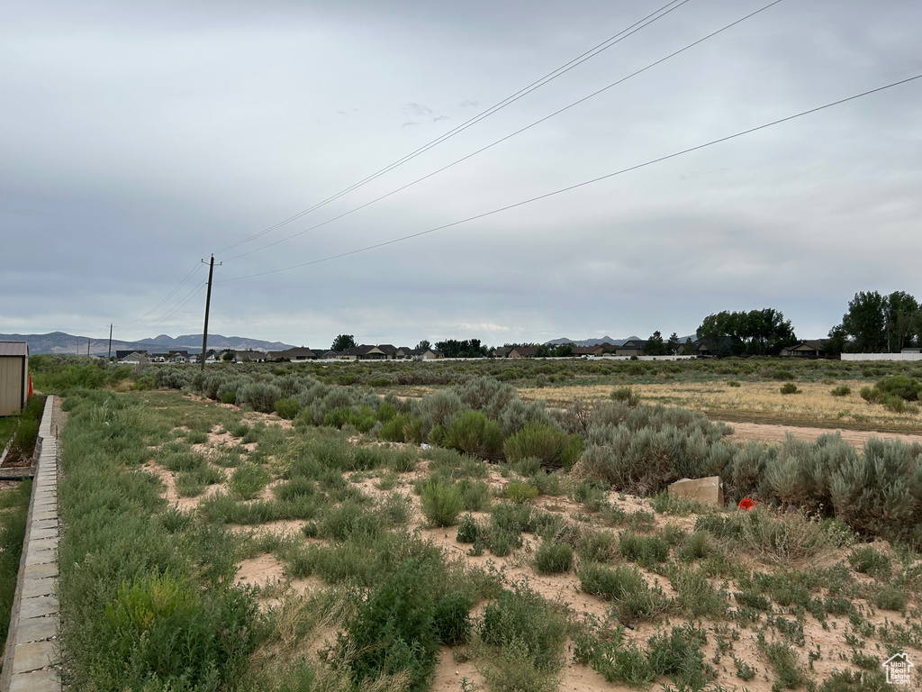 View of yard featuring a mountain view