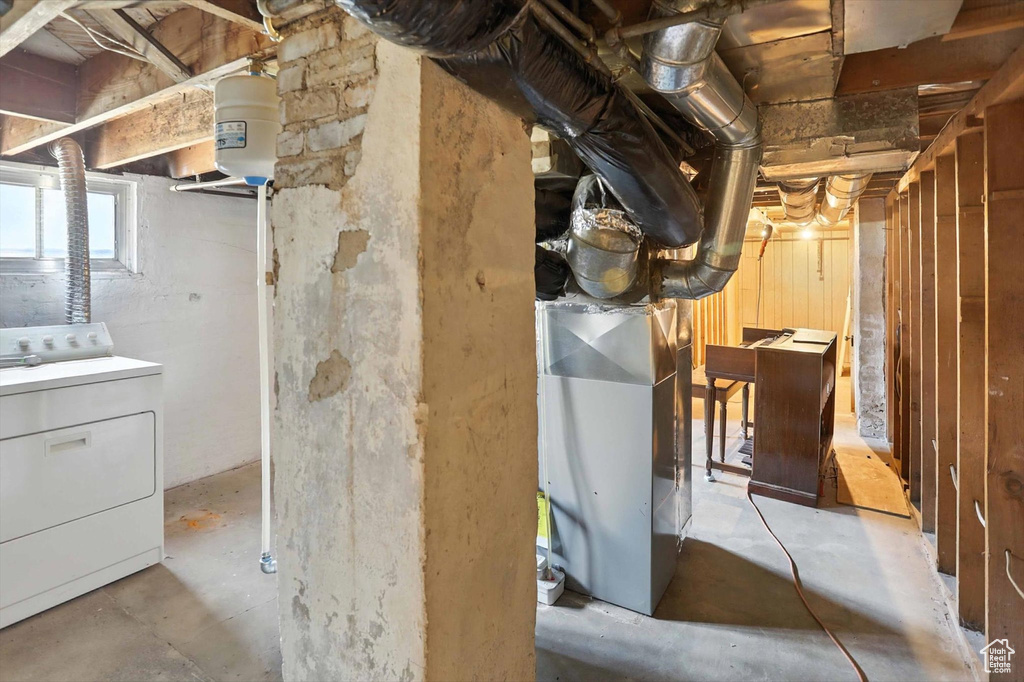 Below grade area with washer / dryer