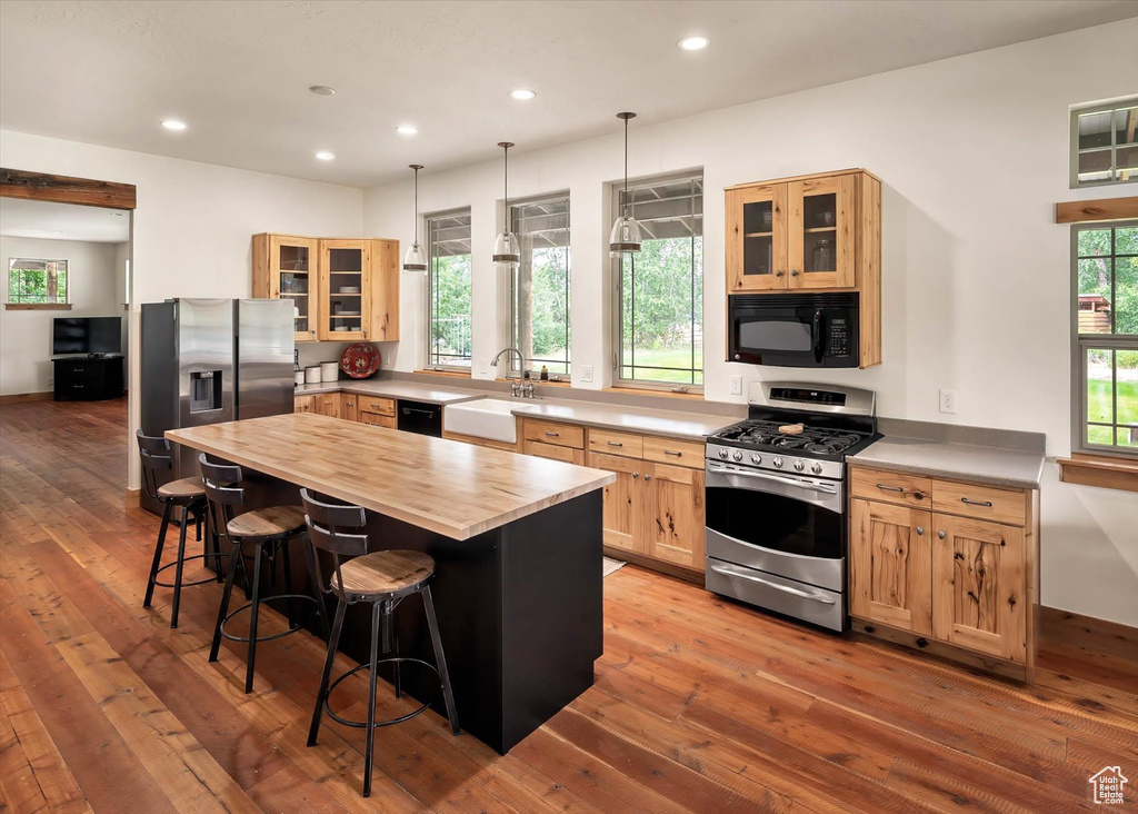 8817 E MOUNTAIN VALLEY DR Huntsville, UT 84317