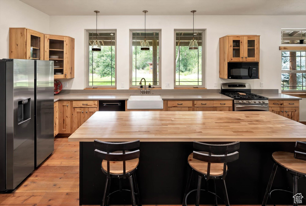 8817 E MOUNTAIN VALLEY DR Huntsville, UT 84317