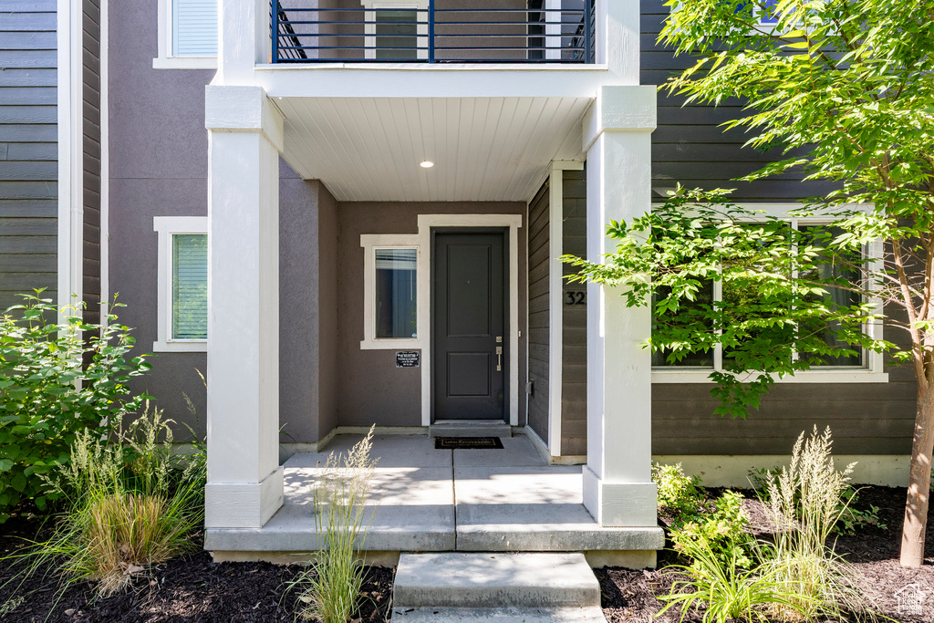 Entrance to property with a balcony