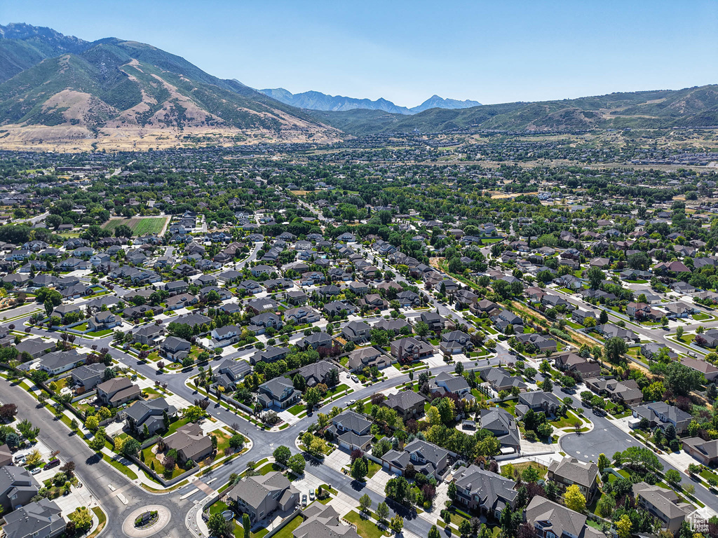 Aerial view of property's location featuring a mountain backdrop