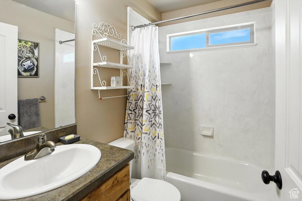 Bathroom with vanity and shower / tub combo