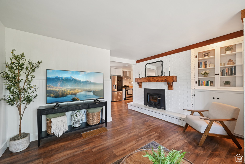 Living room with wood finished floors and a fireplace