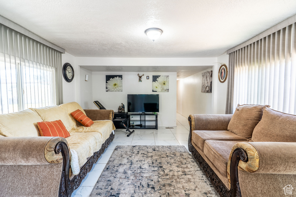 Photo 3 for MLS #2097675 at 190 Kings Ct