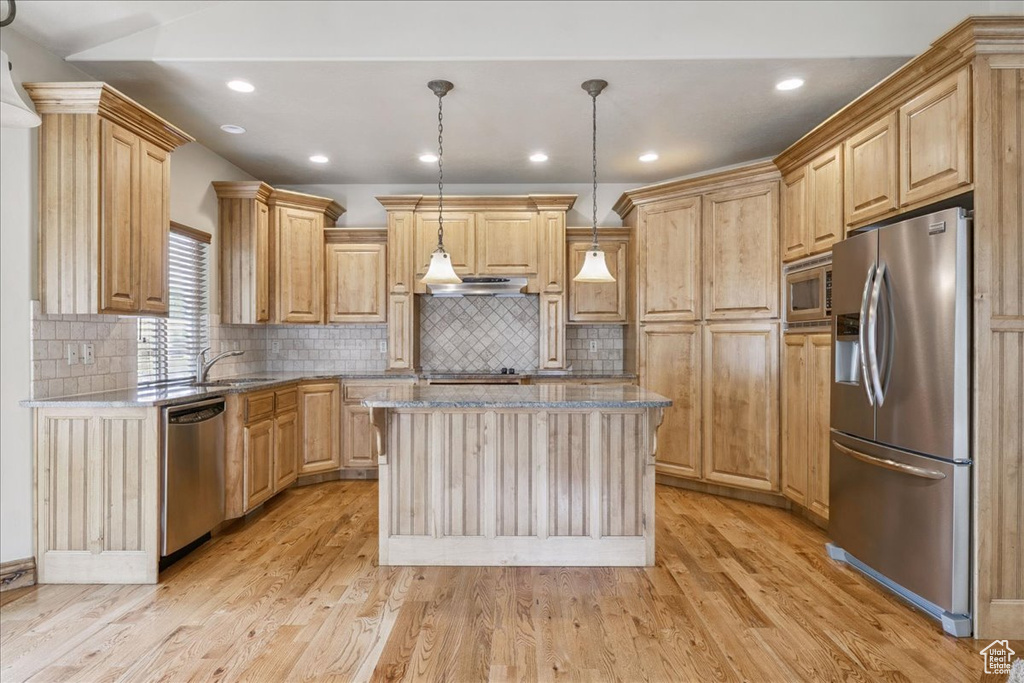 5588 S FARM HILL DR Salt Lake City, UT 84117