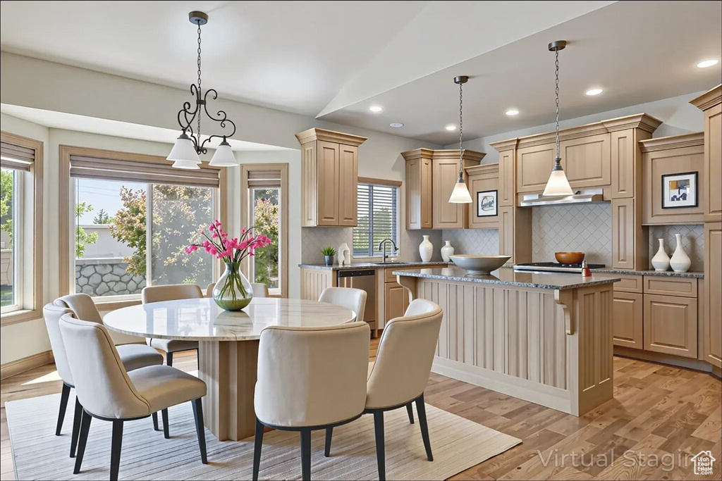 5588 S FARM HILL DR Salt Lake City, UT 84117
