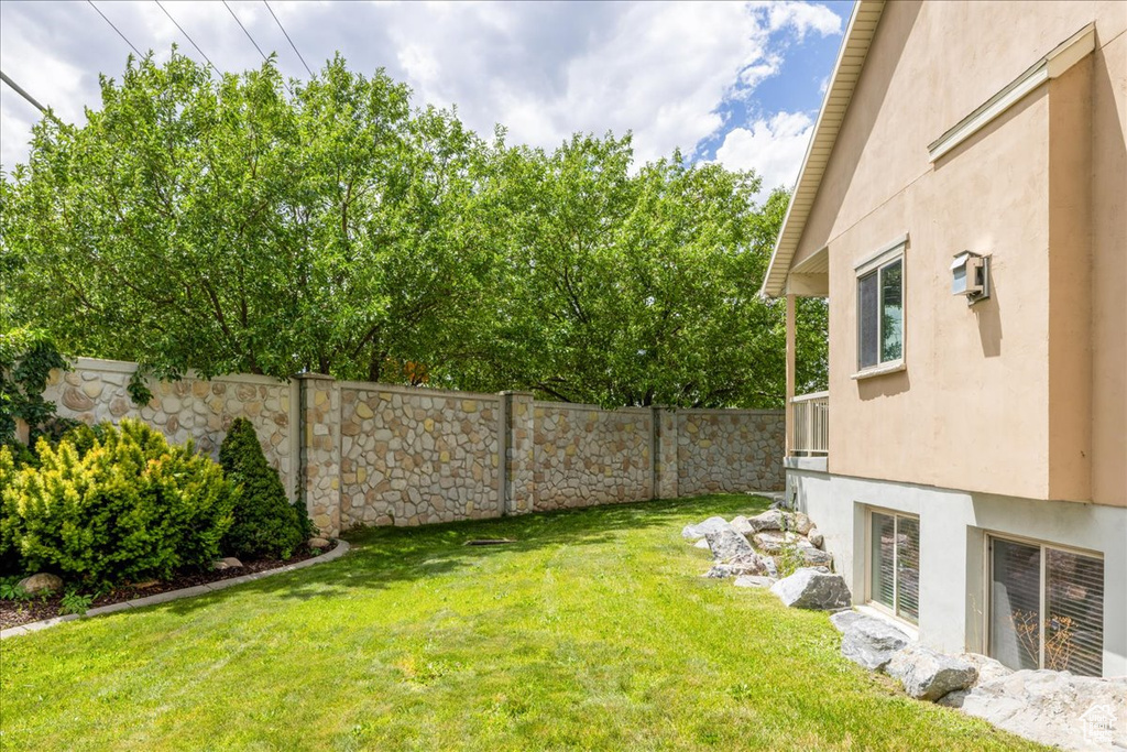 5588 S FARM HILL DR Salt Lake City, UT 84117