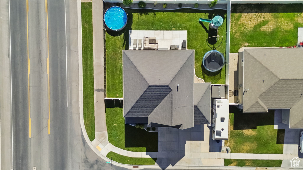 Bird's eye view of a pool area
