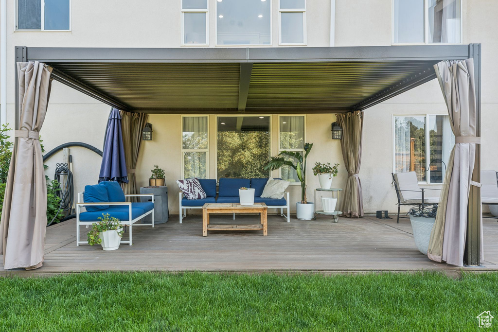 Deck with outdoor lounge area
