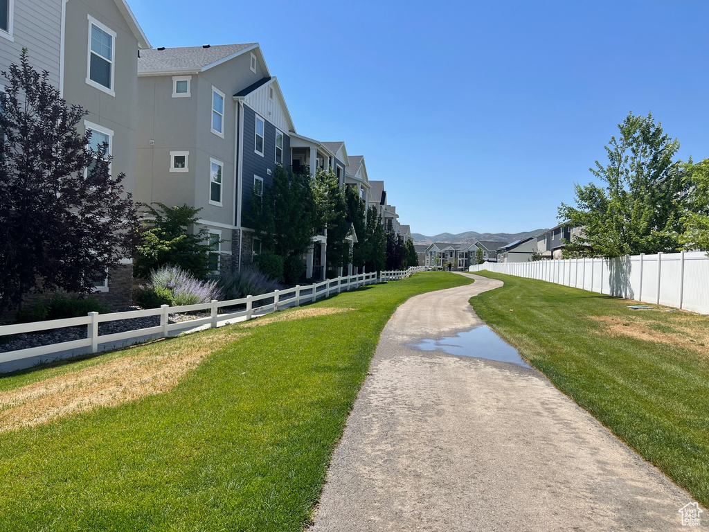 View of property\'s community featuring a residential view