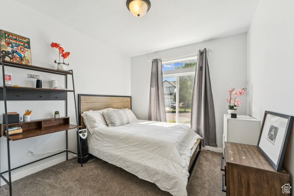 Bedroom with carpet